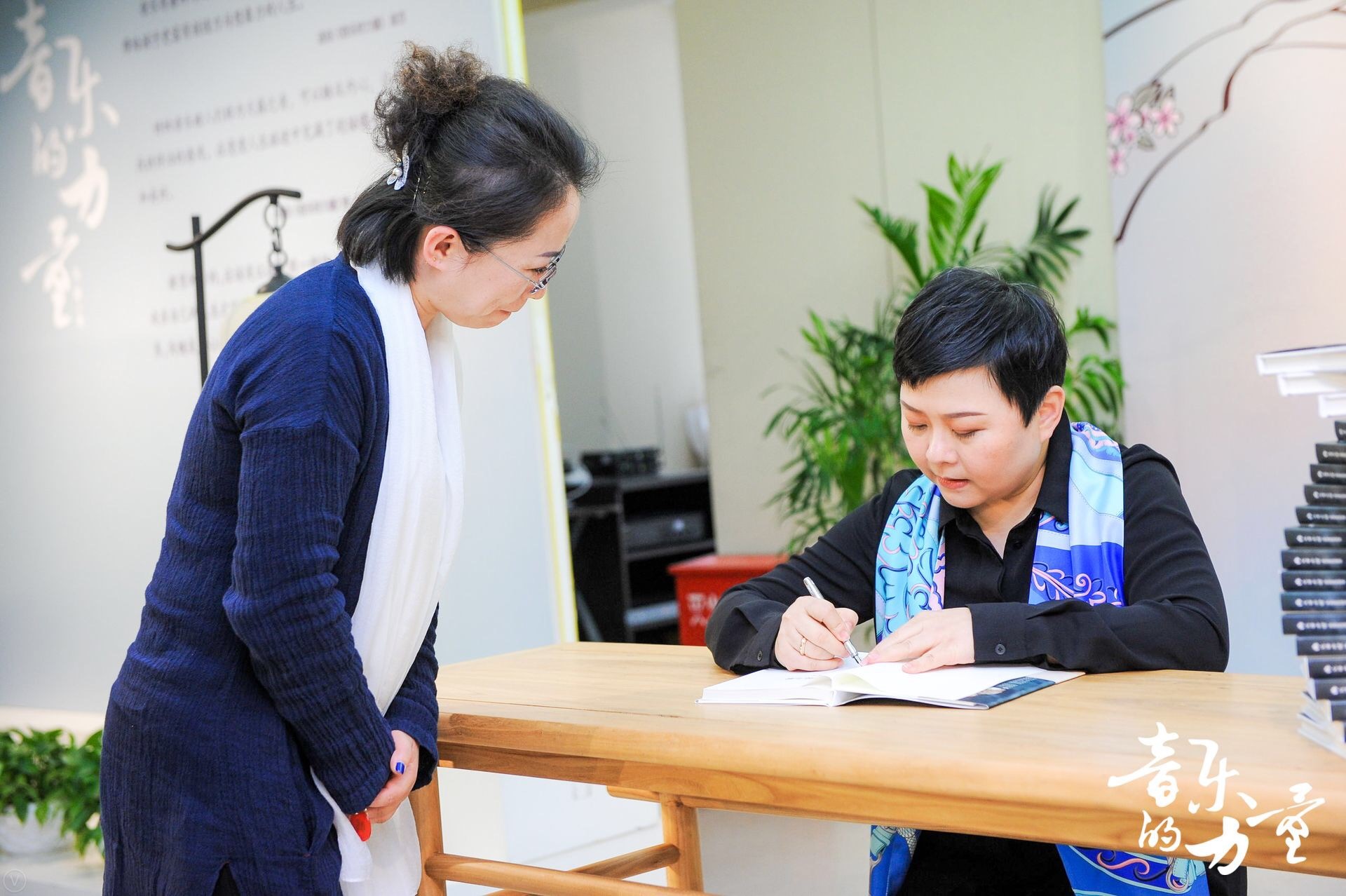 菲蓓爾品牌創始人、《音樂的力量》作者馬駿現場進行新書簽售